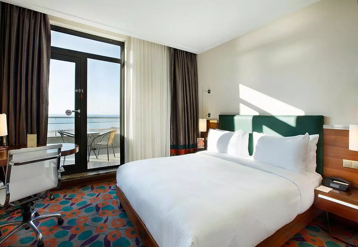 DOUBLE TREE BY HILTON ROOM (Copy).jpg